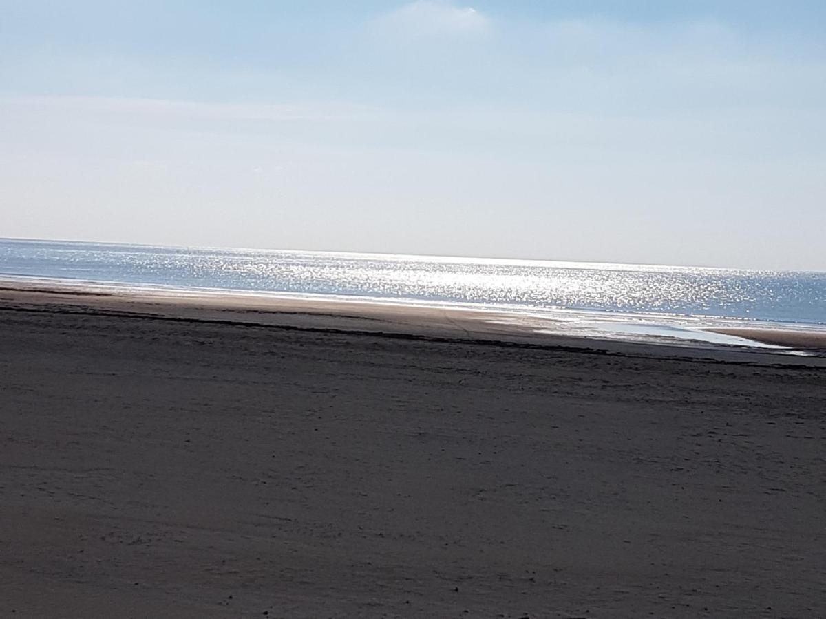 Appartement T2 vue mer les pieds dans l'eau avec parking privé Saint-Jean-de-Monts Exterior foto